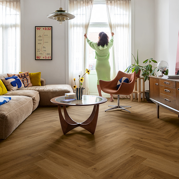 Quick-Step-vinyl-AVHBU40364-brown-living-room-floor-570×570